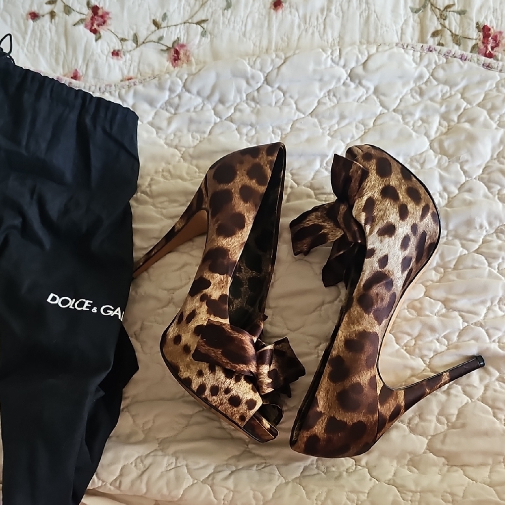 DOLCE & GABBANA ANIMAL PRINt PEEP TOE SATIN WITH BOW SIZE 39